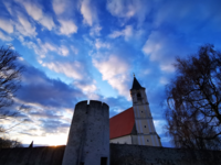 Außenanischt mit Turm Kloster Pernegg im Frühling © Werner Rabl