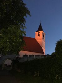 Außenansicht Klosterkirche im Herbst - Kloster Pernegg ©Beate Reim