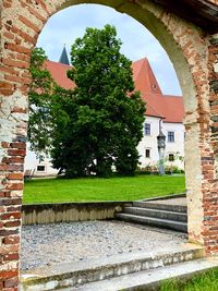 Torbogen mit Blick in den Klostergarten - Kloster Pernegg © Thomas Fröhlich