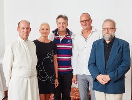Bild: Dieter Schewig
Von links nach rechts: Chorherr Sebastian, Florentina Rebernig, Frank Madeo, Klaus Rebernig, Abt Michael